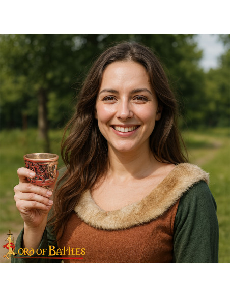 Copa pequena medieval século xii em...