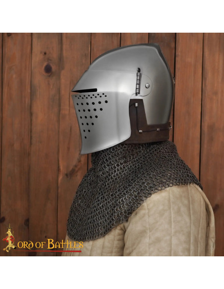 Gargantilha medieval de malha de aço...