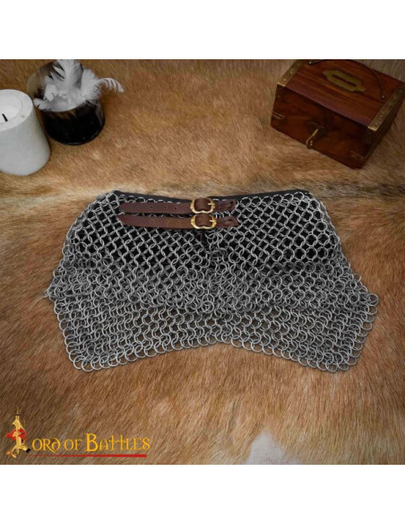 Gorgueira de malha medieval de aço...