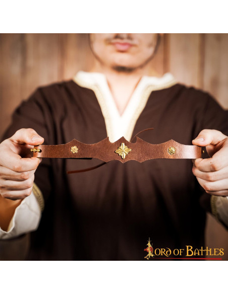 Tiara de couro e latão para aventura...