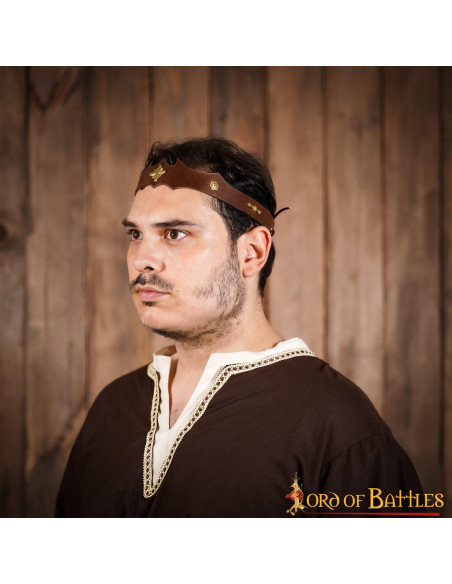 Tiara de couro e latão para aventura...