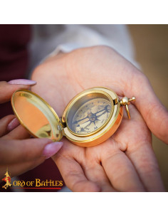 Bússola de bolso de latão medieval para navegação