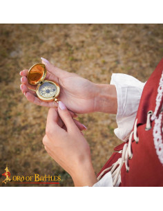 Bússola de bolso de latão medieval para navegação 2