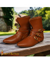 Botins medievais em couro marrom Século XV com 3 hebillas