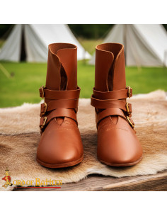Botins medievais em couro marrom Século XV com 3 hebillas 2