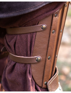 Protetores medievais para coxa modelo Strigo, cor marrom 2