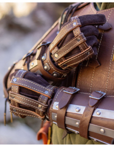 Bracelete para pulso-mãos em couro modelo Strigo, cor marrom