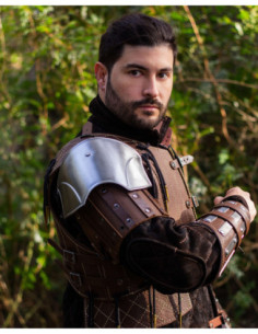 Ombreras medievais em aço modelo Strigo, acabamento polido