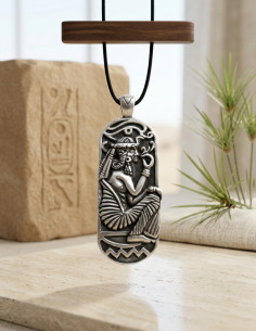 pingente egípcio sentado