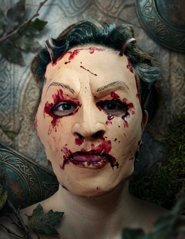 Elven máscara com sangue