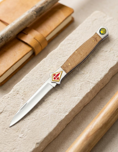 Faca com santiaguista escudo