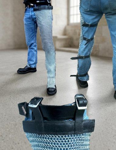 Pernas de cota de malha medievais