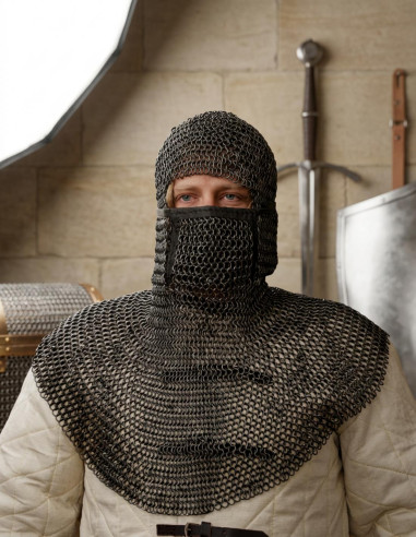 Carrasco de cota de malha preta com protetor