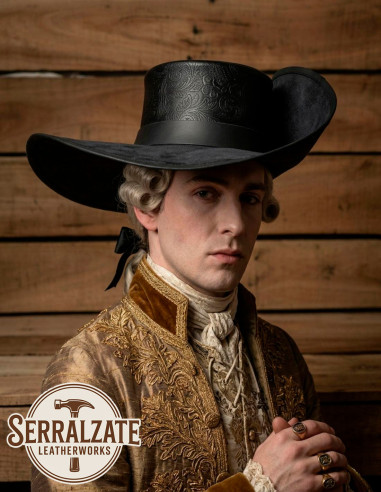 Chapéu Tricórnio de Capitão com Gravação Barroca, Couro preto Deluxe