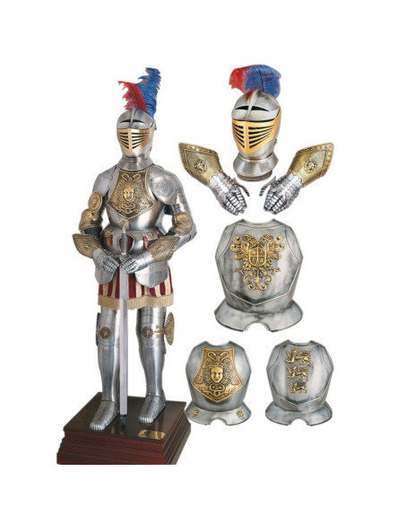 Capacete de guerreiro gravado do século XVI