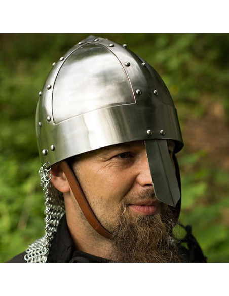 Capacete viking com cota de malha