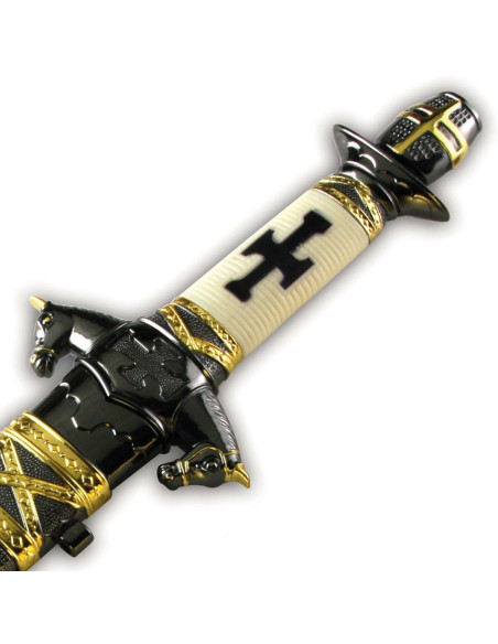 punhal medieval com espada