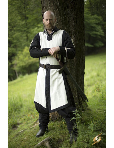 túnica medieval sem mangas