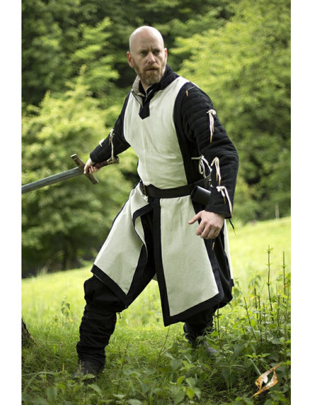 túnica medieval sem mangas