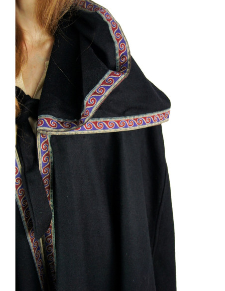 Capa de lã medieval com capuz