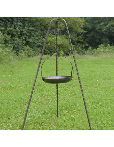 Frigideira suspensa de aço medieval