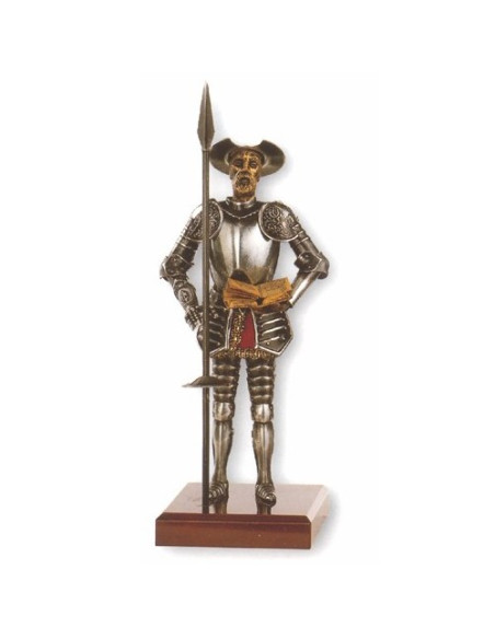 Miniatura Dom Quixote com lança e livro, 24 cms.