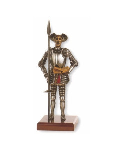 Miniatura Dom Quixote com lança e livro, 42 cms.