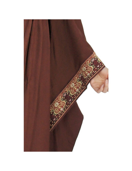 Vestido de nobreza medieval, vermelho bordô