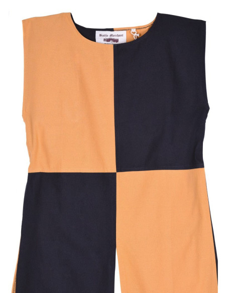 Sobretudo medieval esquartejado amarelo-preto