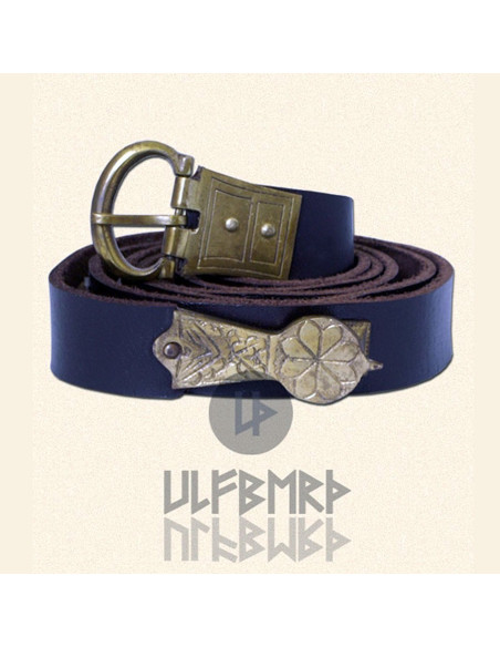 Cinto de couro ornamentado medieval