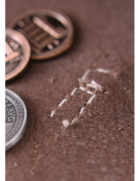 Bolsa medieval com duas fivelas