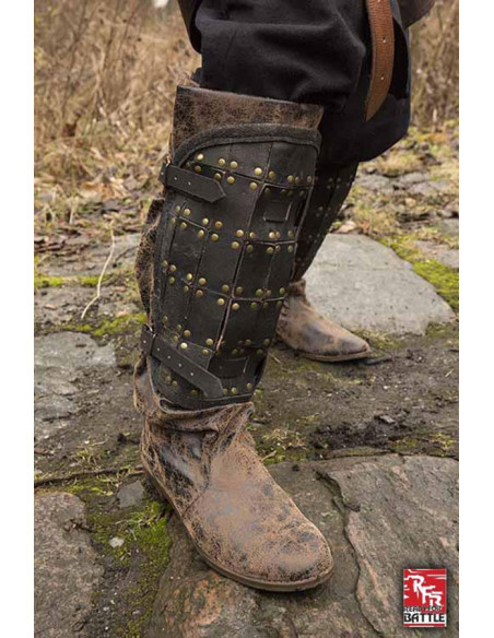 Caneleiras de couro de soldado medieval
