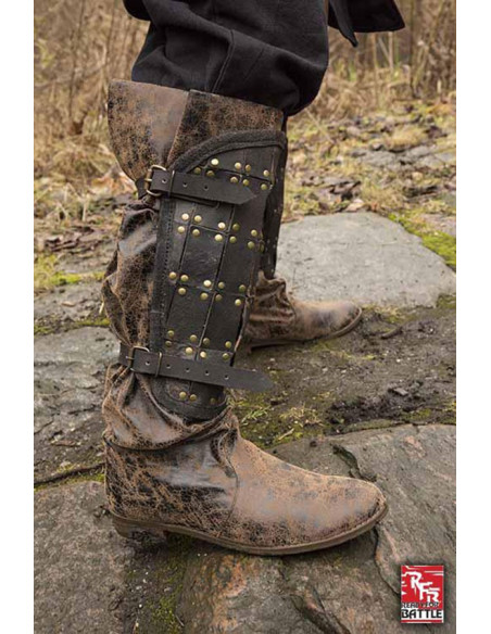 Caneleiras de couro de soldado medieval