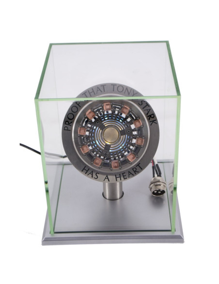 Coração de Tony Stark feito em aço,...