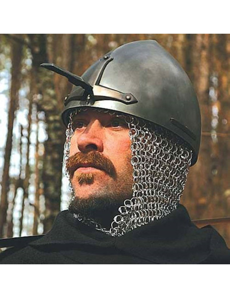 Capacete normando com protetor de nariz