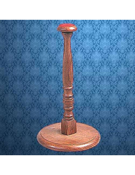 Expositor de madeira para capacetes