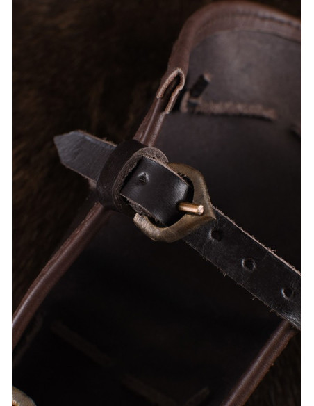 Bracelete de couro reforçado com metal