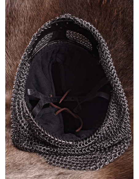 Capacete de cota de malha do período...