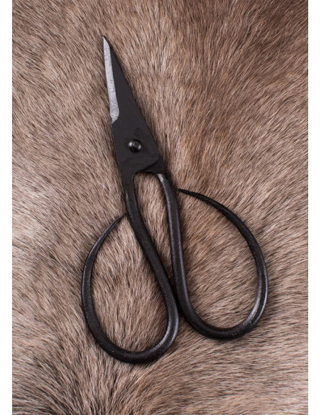 Tesoura medieval forjada a mão