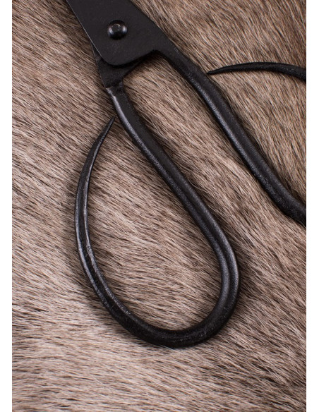 Tesoura medieval forjada a mão