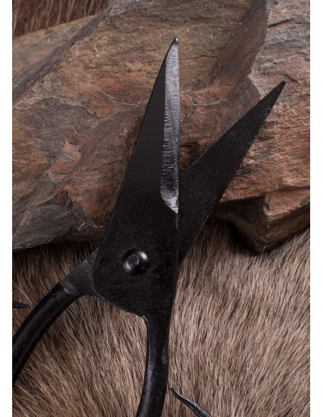 Tesoura medieval forjada a mão