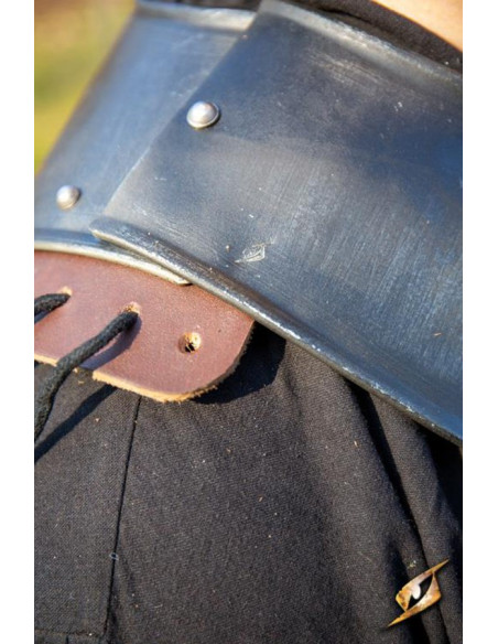 Gorjão de guerreiro medieval, cor escura