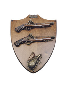 Panóplia de madeira com armas e pólvora