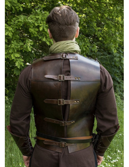 Armadura de couro com reforços cruzados