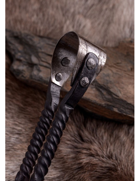 Pinças de ferro medievais forjadas à mão