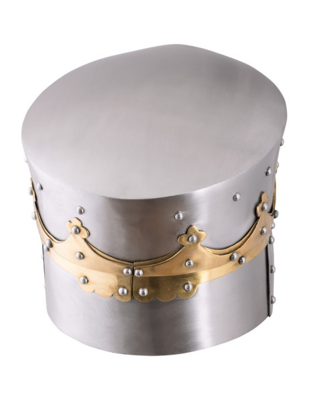 Capacete cruzado com acessórios em...