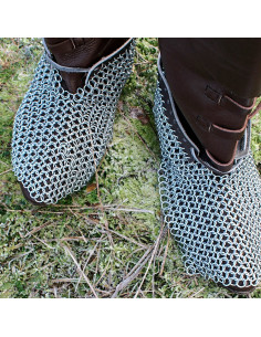 Sabatons de cota de malha com renda de couro