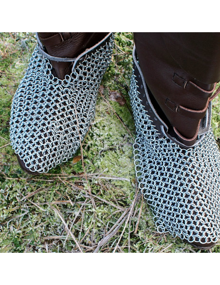 Sabatons de cota de malha com renda...