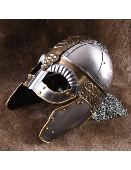 Capacete medieval de Beowulf com viseira