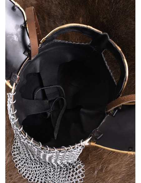 Capacete medieval de Beowulf com viseira